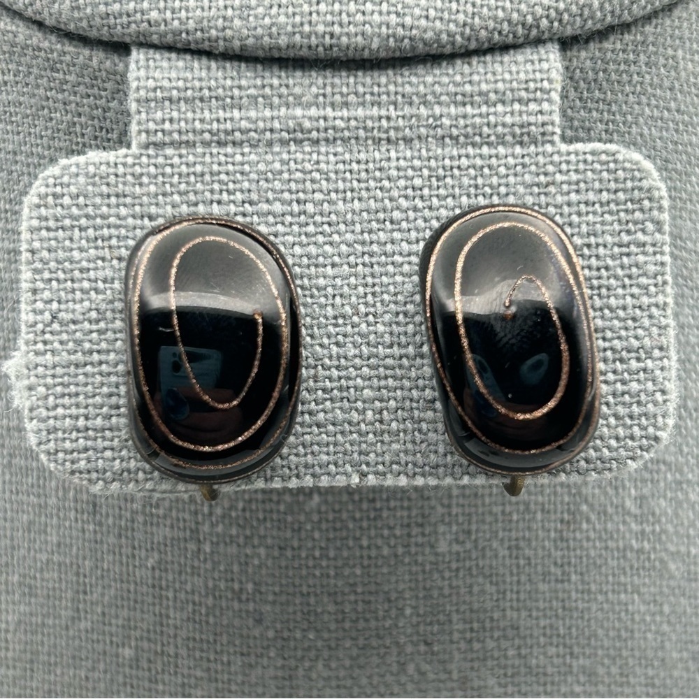 Vintage Gold Swirl Black Round 3D Glass Screw Back Earrings Signed Japan